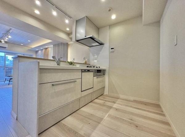 モンテベルデ横浜【駅徒8分横浜駅陽当り】