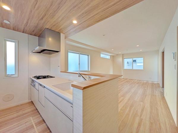 【10号棟】緑区新築戸建2台駐車可パントリー