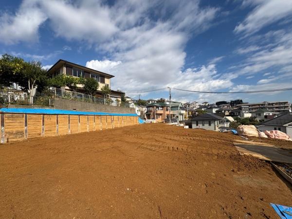 【A宅地】横浜市港南区　南側ひな壇で日当たり良好