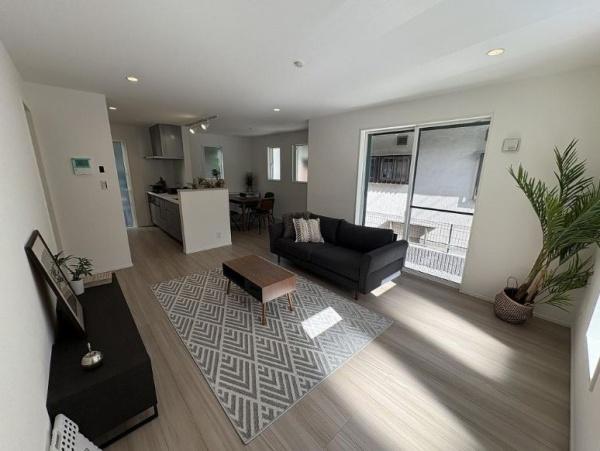 港南区新築戸建2台駐車可LDK18帖床暖房