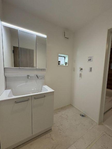 港南区新築戸建2台駐車可LDK18帖床暖房