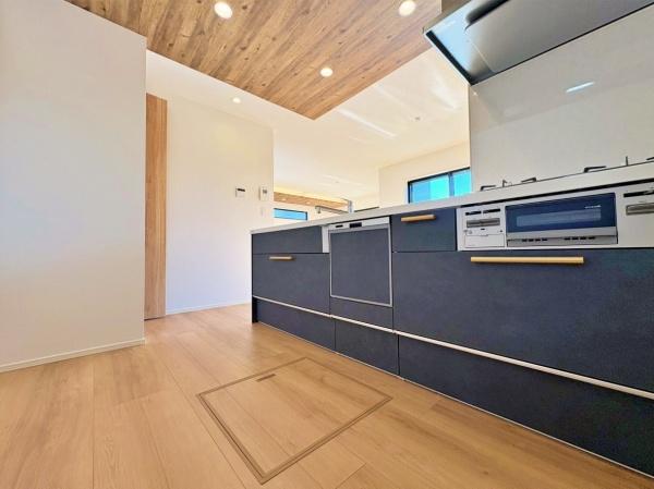 川崎市新築戸建2台駐車可庭付SICパントリー