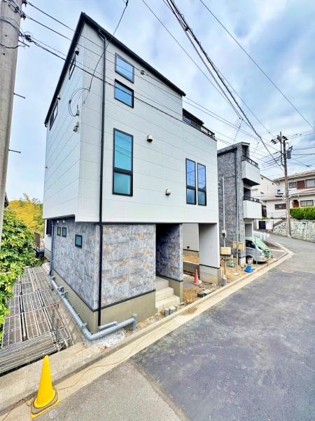 【1号棟】金沢区新築戸建ビルトイン車庫パントリー