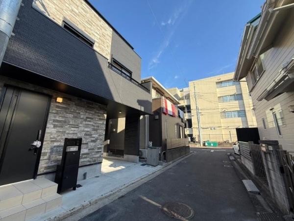 金沢区新築戸建ビルトイン車庫WICLDK18帖