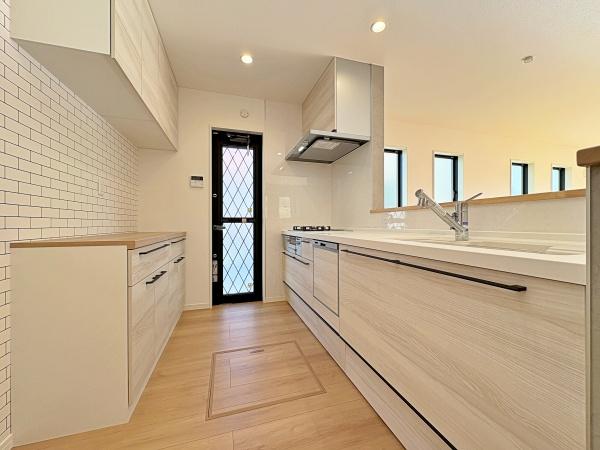 【1号棟】港南区新築戸建WICLDK18帖