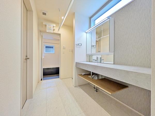 【1号棟】瀬谷区東野3台駐車可LDK20帖吹抜