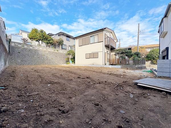 保土ケ谷区新築戸建カースペース2台吹抜広いお庭