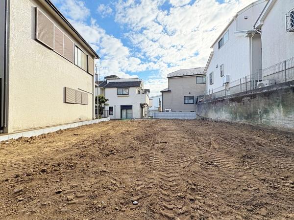 保土ケ谷区新築戸建カースペース2台吹抜広いお庭