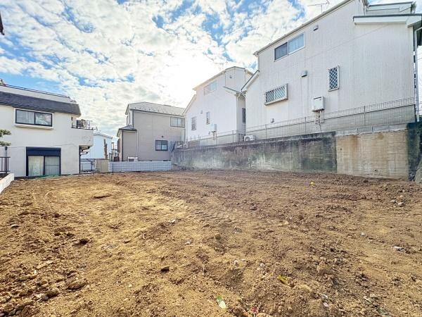 保土ケ谷区新築戸建カースペース2台吹抜広いお庭