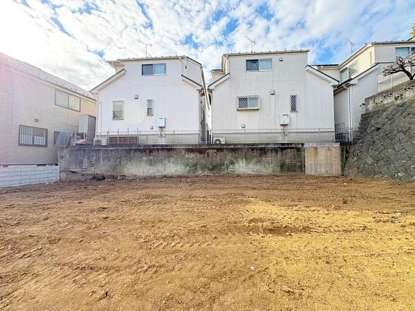 保土ケ谷区新築戸建カースペース2台吹抜広いお庭