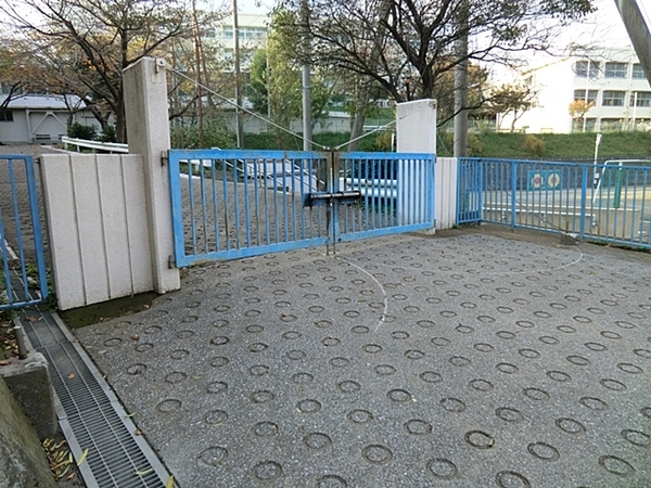 横浜市港南区上大岡東３丁目の中古一戸建て(横浜市立上大岡小学校)