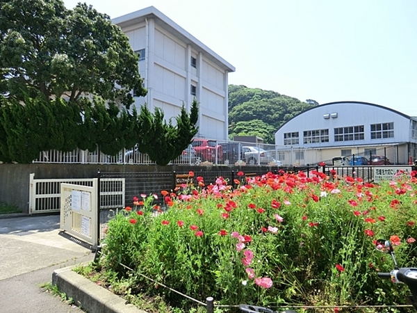 横須賀市新築戸建ルーバルビルトイン車庫(横須賀市立神明中学校)
