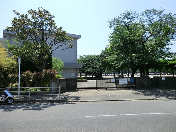 横須賀市新築戸建ルーバルビルトイン車庫(横須賀市立久里浜小学校)