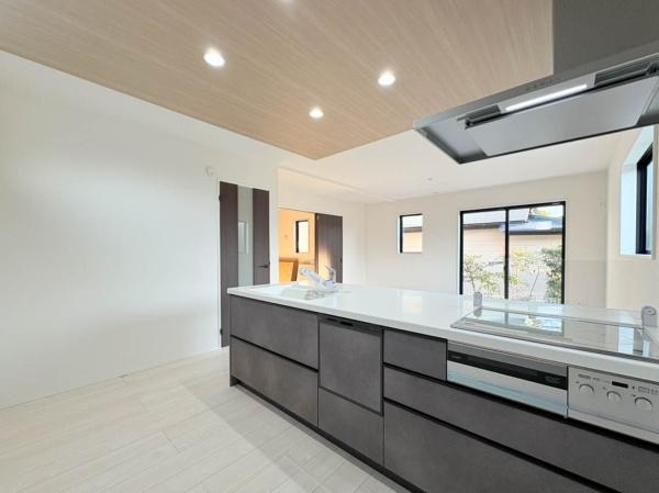 【1号棟】横浜市南区新築戸建オール電化太陽光パネル