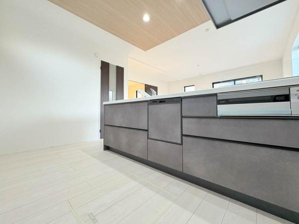 【1号棟】横浜市南区新築戸建オール電化太陽光パネル