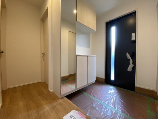 【2号棟】大和市新築戸建カースペース2台勾配天井