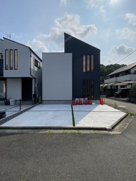【2号棟】大和市新築戸建カースペース2台勾配天井