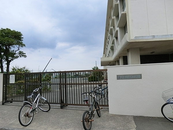 藤沢市新築戸建2台駐車可吹抜けバイクガレージ(藤沢市立浜見小学校)