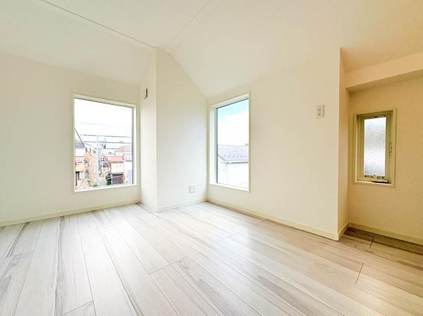 横浜市鶴見区新築戸建　ビルドインガレージ　3口コンロ