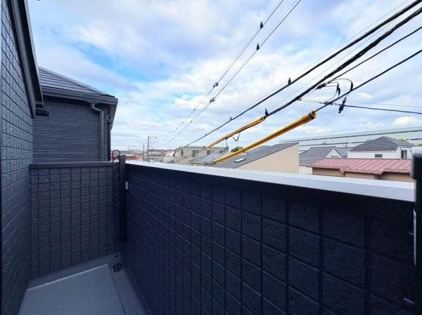 横浜市鶴見区新築戸建　ビルドインガレージ　3口コンロ