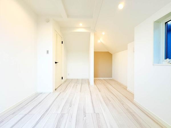 横浜市鶴見区新築戸建　ビルドインガレージ　3口コンロ