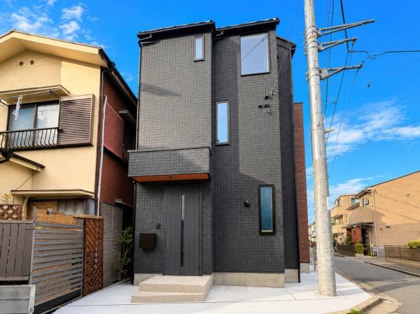 横浜市鶴見区新築戸建　ビルドインガレージ　3口コンロ