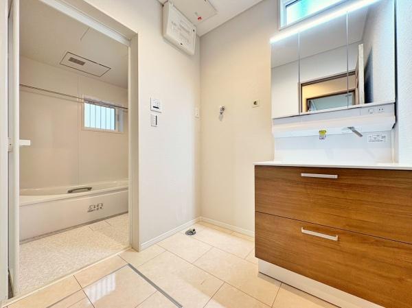 瀬谷区新築戸建床暖EVコンセント