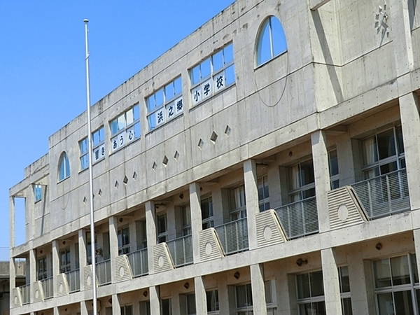 【4号棟】茅ヶ崎市新築戸建駐車場あり吹抜け(茅ケ崎市立浜之郷小学校)