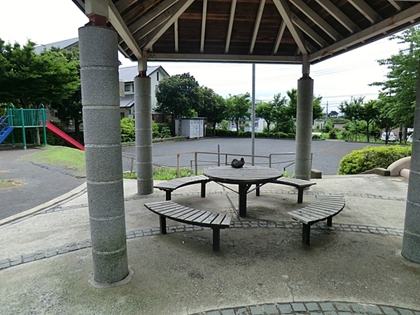 都筑区新築戸建南面バルコニー小屋裏収納(ひぐらし公園)