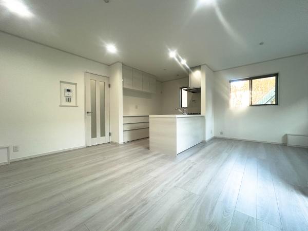 港南区新築戸建南面バルコニー角地