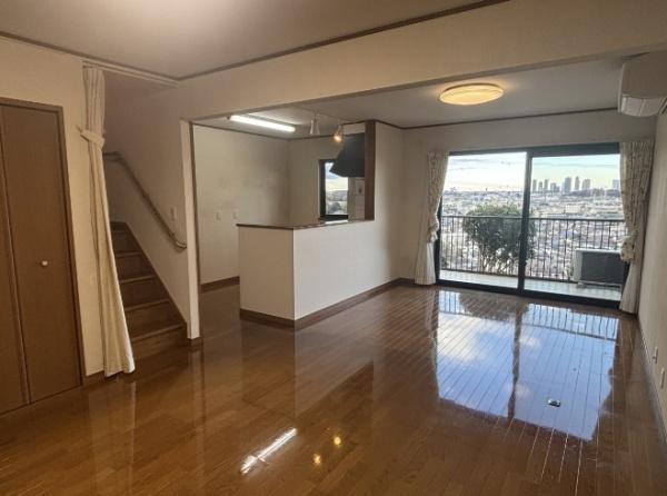 鶴見区中古戸建南面バルコニー和室眺望良好