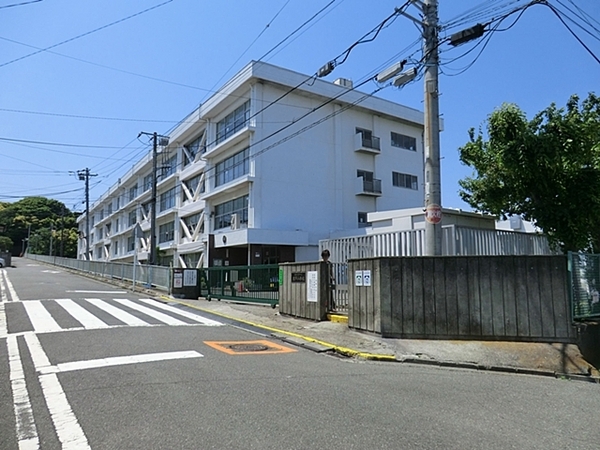 【B号棟】横須賀市新築戸建2台駐車可対面式キッチン(横須賀市立岩戸小学校)