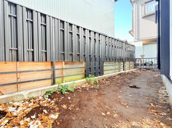 川崎市新築戸建　ビルドインガレージ　公園まで歩2分