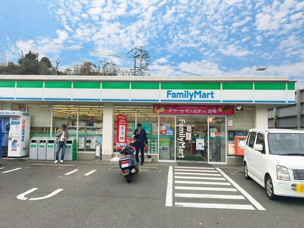 横浜市栄区元大橋１丁目の中古一戸建て(ファミリーマート鍛冶ヶ谷二丁目店)
