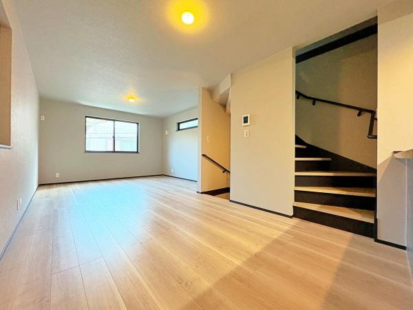 【A号棟】港北区中古戸建ビルトイン車庫書斎