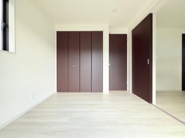 川崎市新築戸建LDK18帖以上パントリーリネン棚