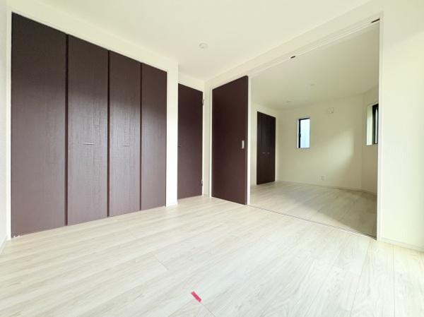 川崎市新築戸建LDK18帖以上パントリーリネン棚