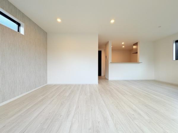 川崎市新築戸建LDK18帖以上パントリーリネン棚