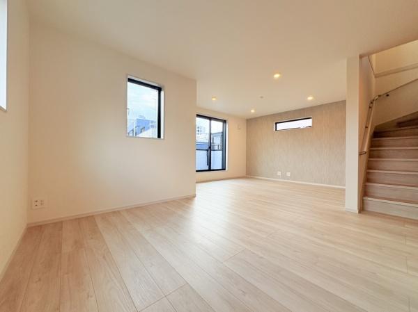 川崎市新築戸建LDK18帖以上パントリーリネン棚