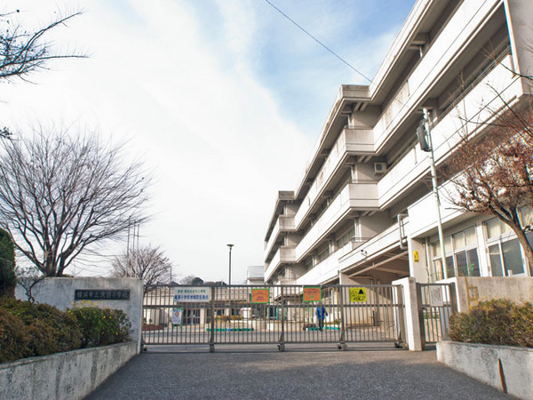 横浜市磯子区滝頭１丁目の中古一戸建て(横浜市立滝頭小学校)