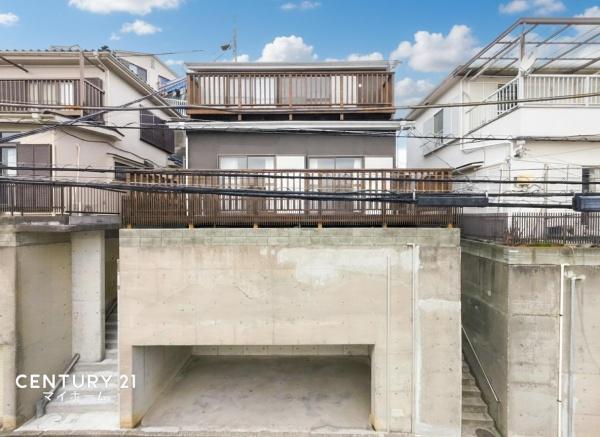 磯子区中古戸建地下車庫ウッドデッキ