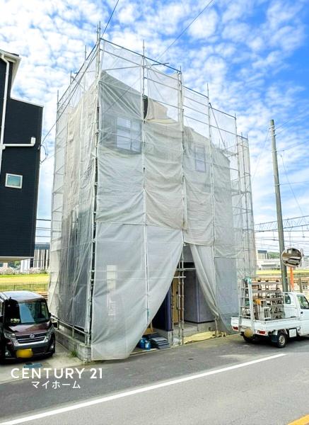 戸塚区新築戸建ビルトイン車庫ウッドデッキ