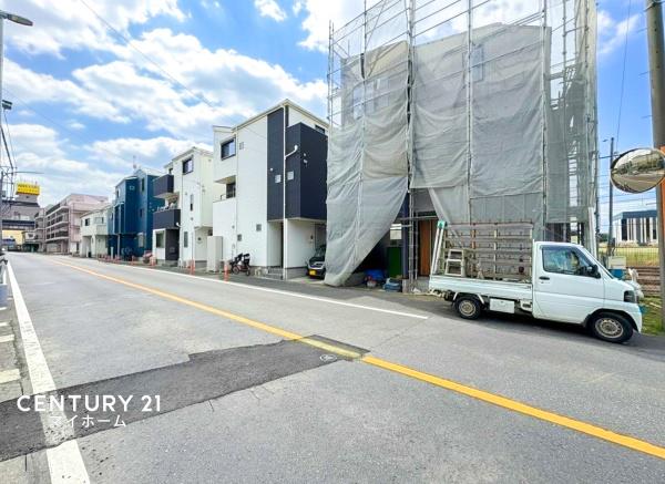 戸塚区新築戸建ビルトイン車庫ウッドデッキ