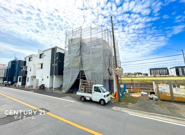戸塚区新築戸建ビルトイン車庫ウッドデッキ
