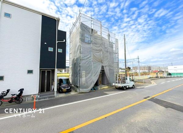 戸塚区新築戸建ビルトイン車庫ウッドデッキ