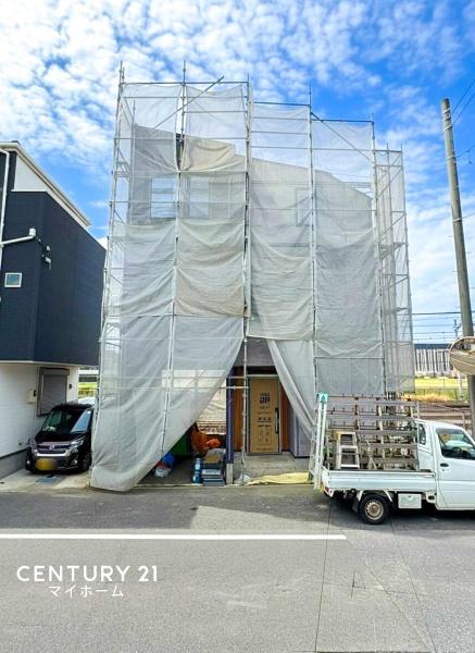 戸塚区新築戸建ビルトイン車庫ウッドデッキ