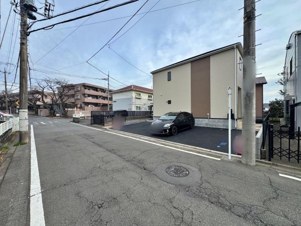 青葉区新築戸建カースペース並列4台カウンターキッチン
