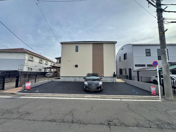 青葉区新築戸建カースペース並列4台カウンターキッチン