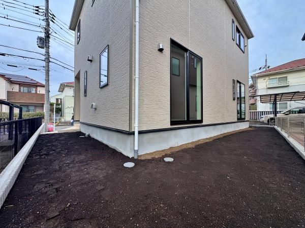 青葉区新築戸建カースペース並列4台カウンターキッチン