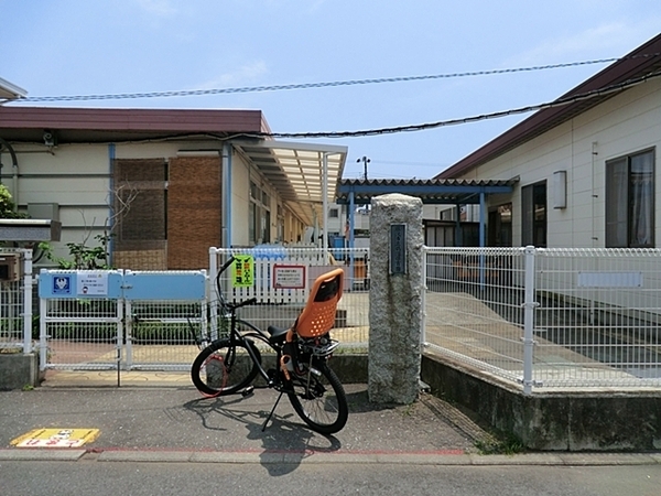藤沢市新築戸建カースペース2台LDK21帖駐輪スペース(藤沢市立鵠沼保育園)